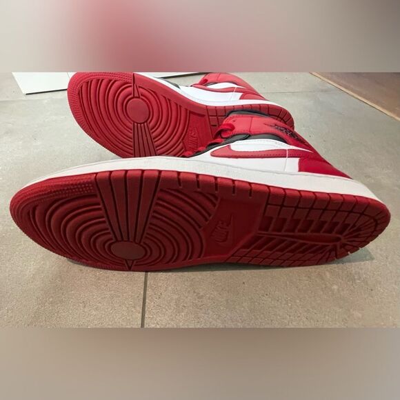 2 ITEM BUNDLE - Jordan 1 Bred Toe Hightops - Bottega Veneta Mule Heels - Size 10 - Picture 10 of 16